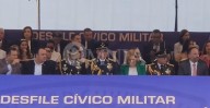 Video: Así se distraen las autoridades de Chihuahua en el Desfile Cívico Militar de Independencia
