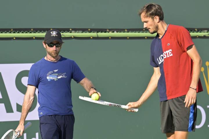 Deadspin | Struggling Daniil Medvedev parts with longtime coach