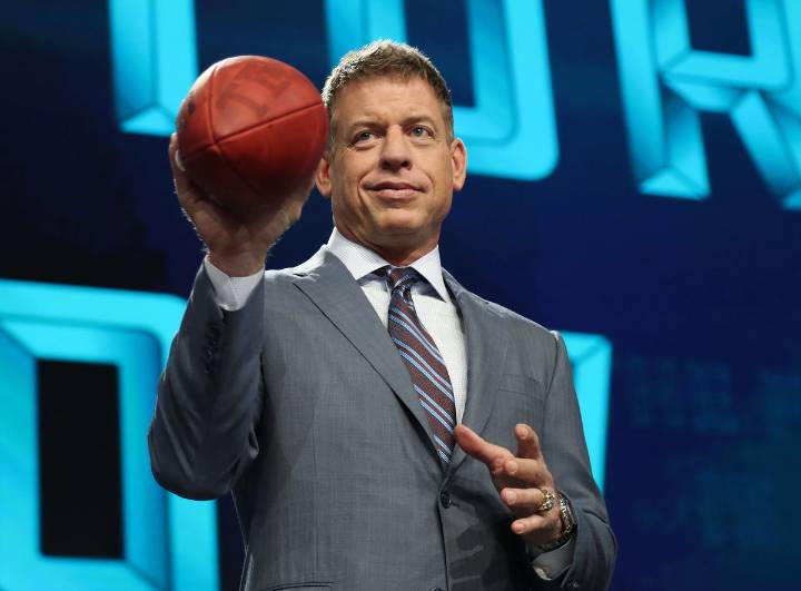 Troy Aikman Finally Settles Micah Parsons–Herschel Walker Trade Comparisons Ahead of Packers DE’s Return Troy Aikman cleared his thoughts on Micah Parsons and Herschel Walker's trade comparison just a
