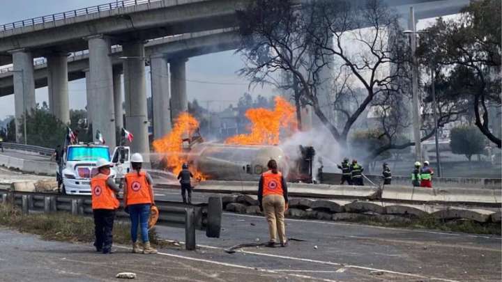 Suman 4 fallecidos y 90 heridos tras explosión de cisterna de gas licuado en Ciudad de México