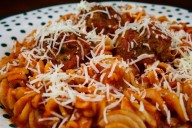 Alerta sanitaria USDA: Retiran comidas de pasta en Walmart y Trader Joe’s por riesgo de Listeria