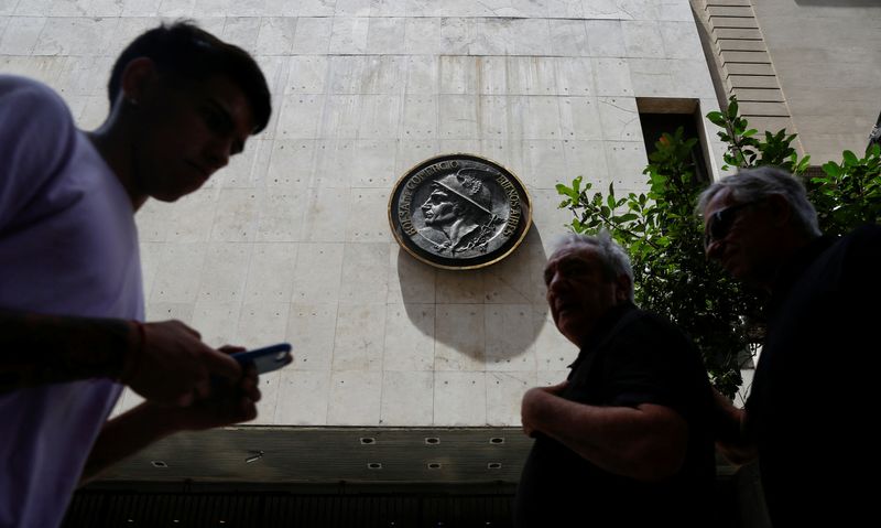 Argentina bonds, peso extend rally with eyes on US support details