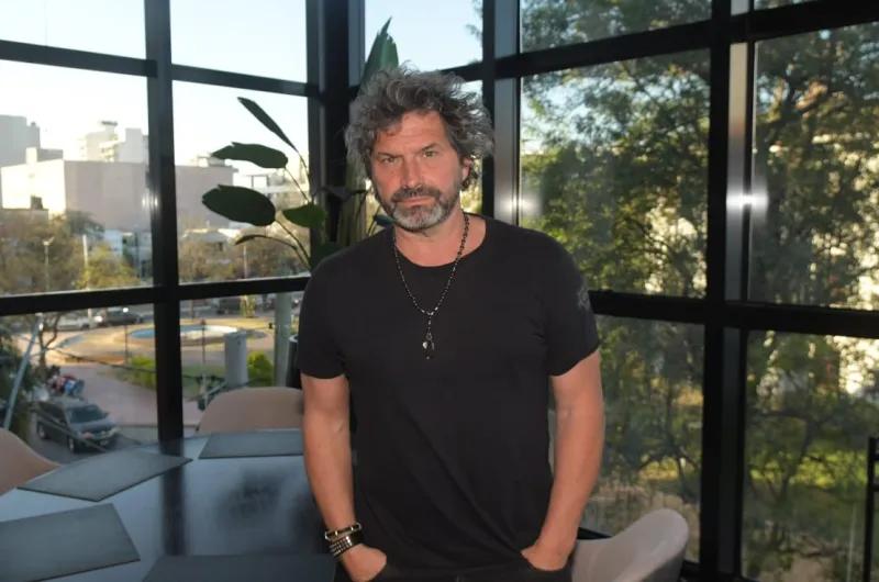 "La cultura es vista de reojo, sospechada": Iván Noble visita Santiago del Estero en la Feria del Libro 2025