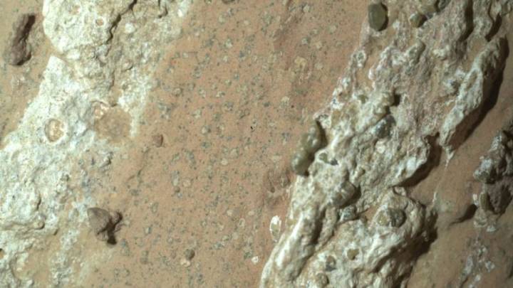 Una roca de Marte contiene la "señal más clara" de vida antigua en el planeta, dice la NASA