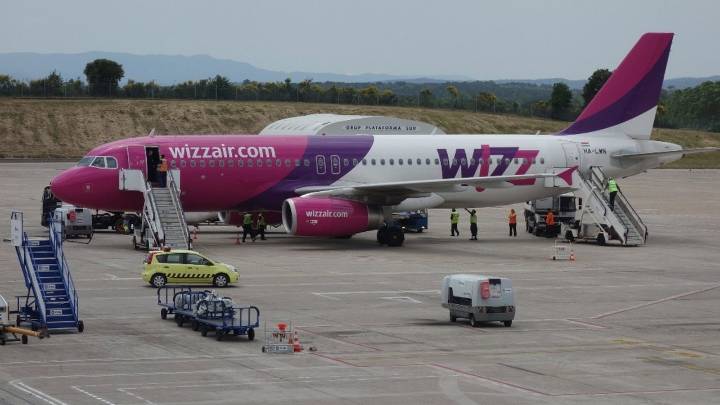 Wizz Air confirma que es la sexta aerolínea con un expediente sancionador de Consumo por el equipaje de mano