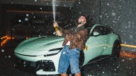 Maluma presumió su nuevo Ferrari y generó debate por su exclusivo diseño; la Policía lo detuvo