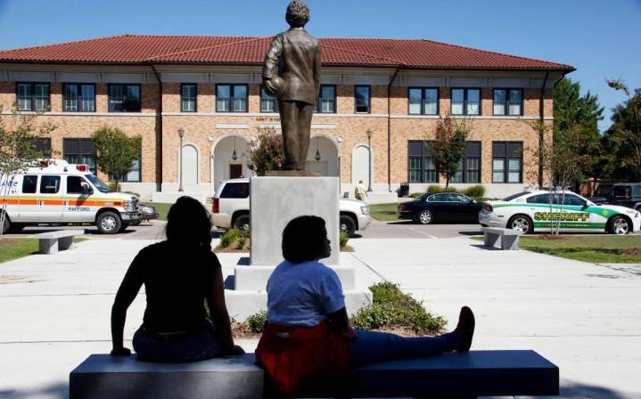 No sign of foul play after Black student found hanging from tree, police say