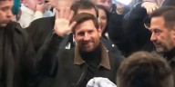 Lionel Messi enloqueció la calle Corrientes en su visita a Rocky, la obra de Nicolás Vázquez: las imágenes