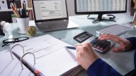 Autónomos y empresas ya pueden pedir sus “vacaciones fiscales” para desconectar sin preocupaciones de Hacienda