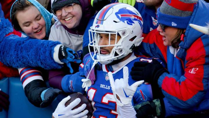 Sources - Bills signing WR Gabe Davis to practice squad