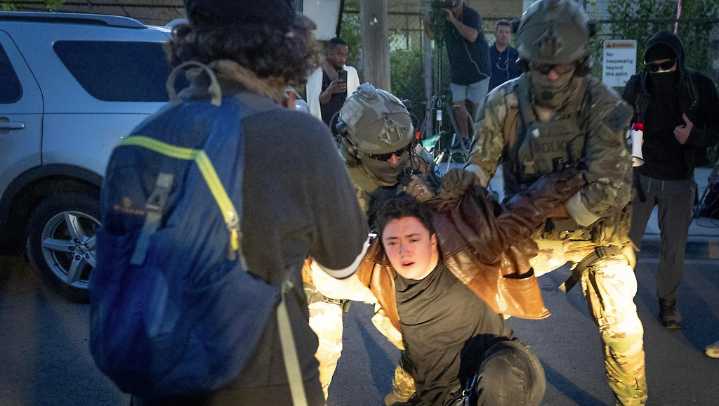 Estados Unidos: Se han realizado más de 400 arrestos hasta el momento en una operación "Bombardeo a Mitad de Camino"
