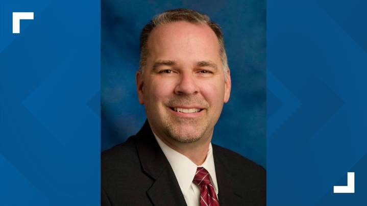 Phoenix's former city manager expected to get his job back