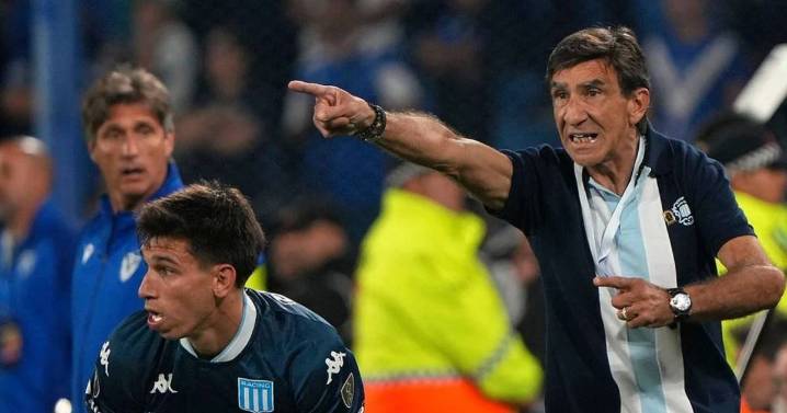 Racing Club con un equipo suplente, visita a Huracán