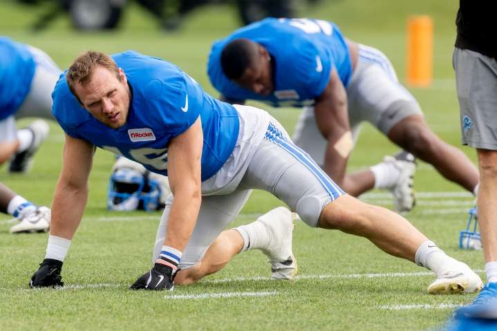 Detroit Lions get starting LB back at practice; Taylor Decker still missing