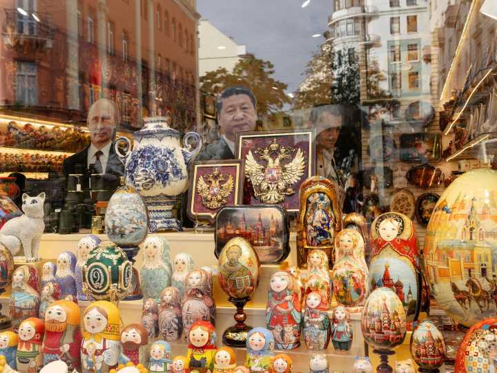Putin y Xi invocan la unidad de tiempos de guerra y  elogian sus lazos en Beijing
