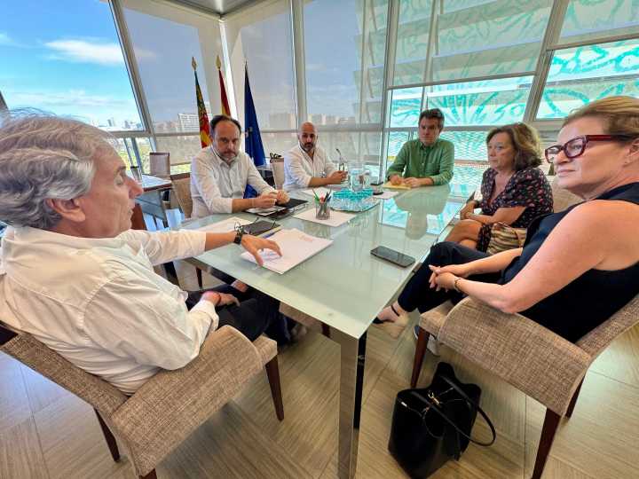 La Generalitat aborda con alcaldes de la Vega Baja el proyecto de la nueva planta de residuos y confirma que no se ha decidido la ubicación final
