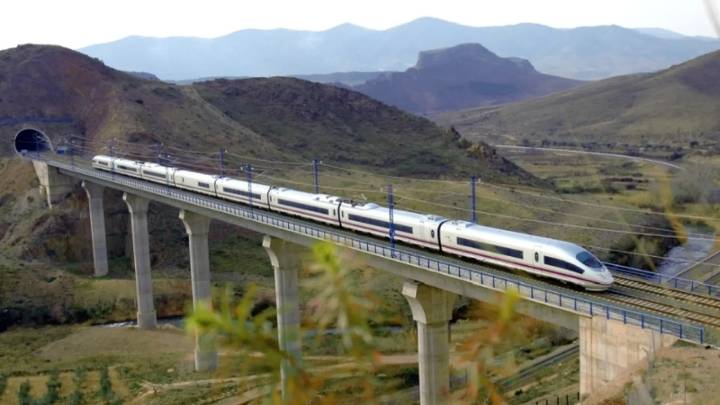 Un incendio provoca retrasos en la alta velocidad entre Madrid, Zaragoza y Barcelona