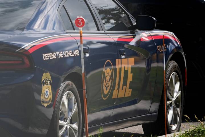 Polémica en Los Ángeles: sujeto acusado por exponer información privada de abogada de ICE