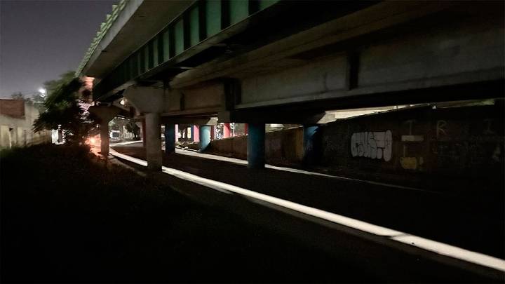 Vecinos del barrio Alberdi reclaman luminaria pública en un pasaje