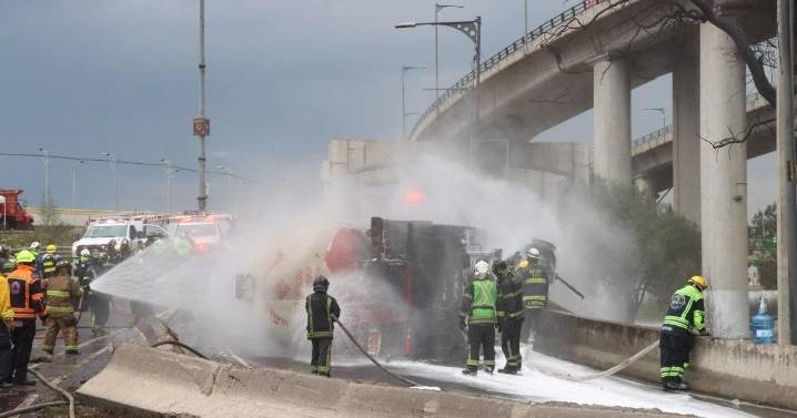 Entrega GCDMX apoyos económicos a víctimas de explosión en Puente de la Concordia