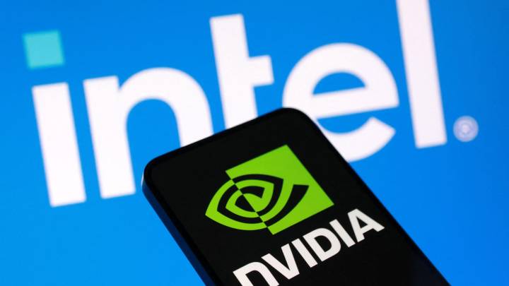Nvidia, Macy's see big sales by execs as market soars to record highs