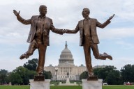 Estatuas de Trump y Epstein aparecen en el National Mall en Washington D.C.