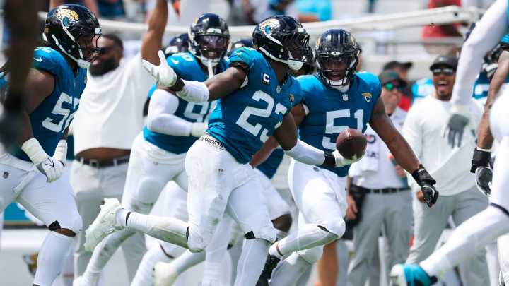 Jaguars defeat Panthers 26-10 in season opener