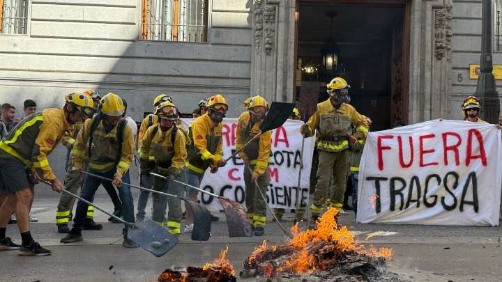 Los bomberos forestales de Madrid reclaman ante Hacienda un «convenio digno»