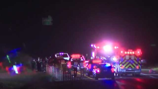 At least 1 dead after crash shut down Gene Snyder in southwest Louisville