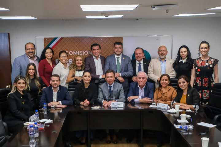 Lemus gestiona recursos federales para carreteras, agua y seguridad