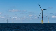 Trump planea bloquear dos proyectos eólicos de Iberdrola frente a las costas de Massachusetts