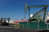 California lawmakers pass bill to boost oil production
