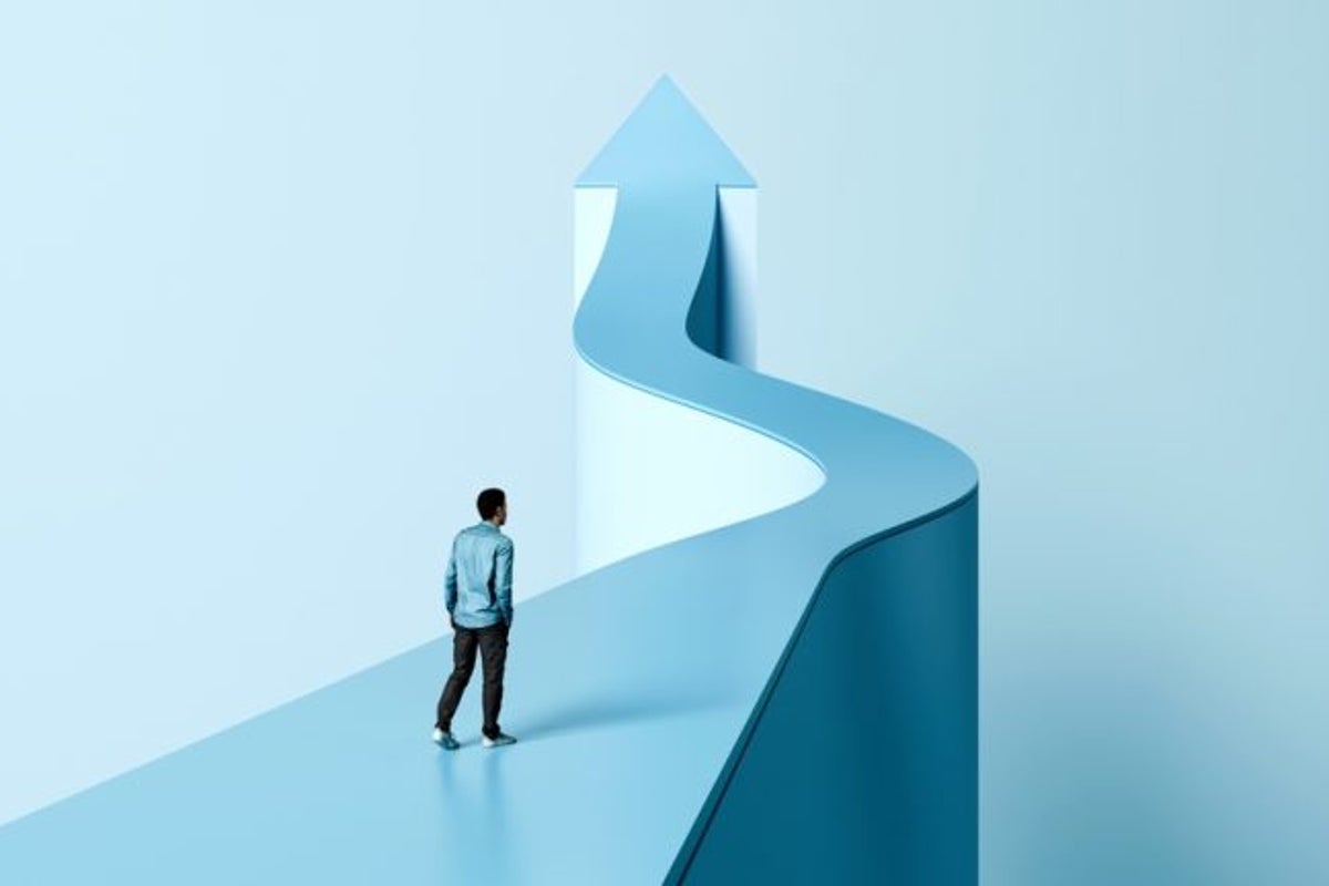 Growth vs. Value Investing: Key Differences, Pros and Cons Explained • Benzinga