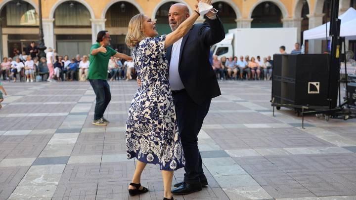 De ‘ball de bot’ a ‘La chica yeyé’: así ha sido el tardeo por el Día de las Personas Mayores en Palma