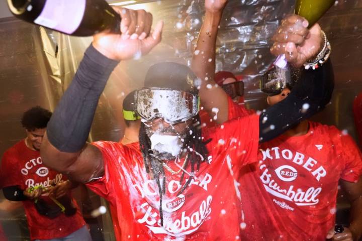 Reds earn 1st playoff berth since 2020 as they capitalize on Mets' big fade