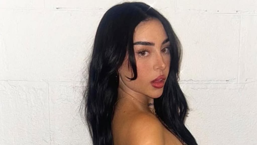 Nicki Nicole eligió un jugado vestido de brillos para reemplazar a Lali Espósito