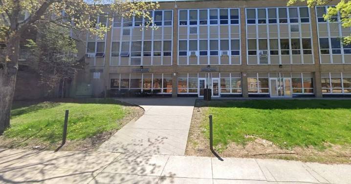 Pittsburgh high school 'stabbing': Pupils on lockdown after 'students stabbed'