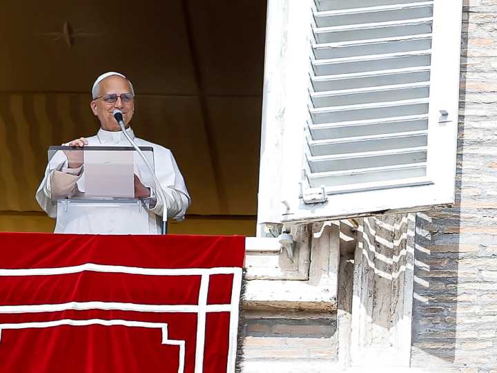 El papa León XIV cumplió hoy 70 años y festejó en el Angelus del mediodía