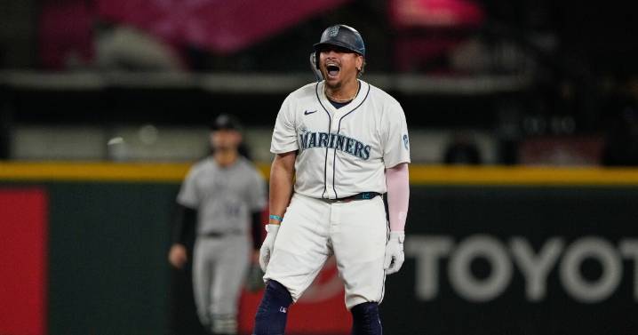 Mariners clinch playoff berth, beating Rockies 4