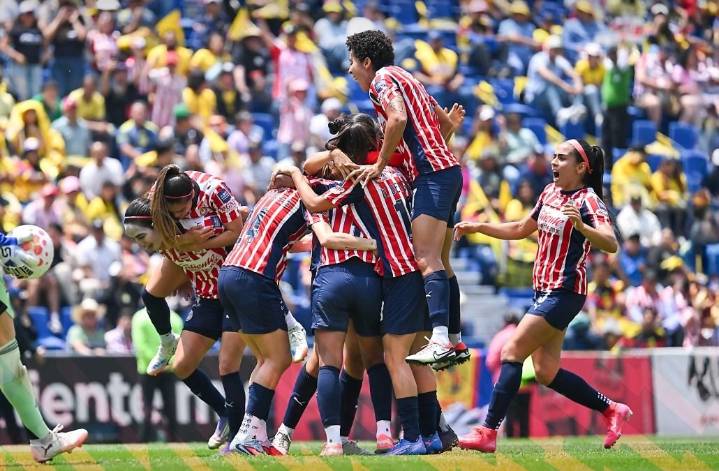Chivas también gana clásico femenil
