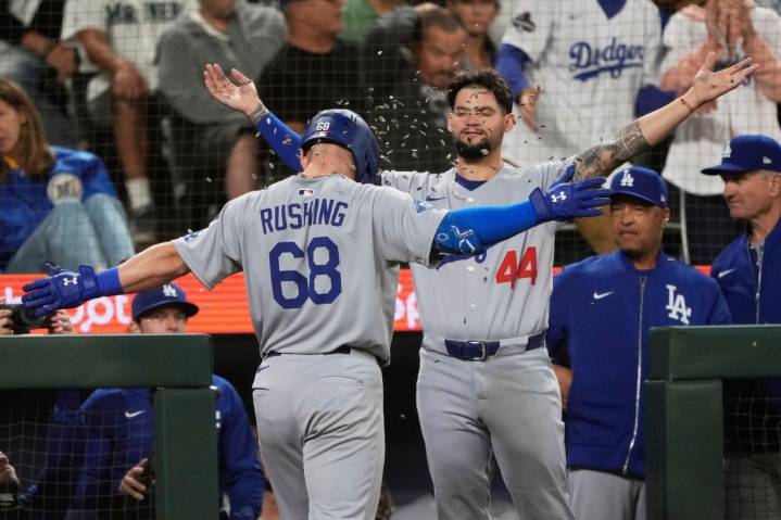 Kike’ Hernandez stays hot in Dodgers’ win over Mariners