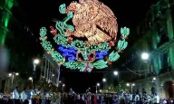Encendido del alumbrado patrio ilumina el Zócalo capitalino