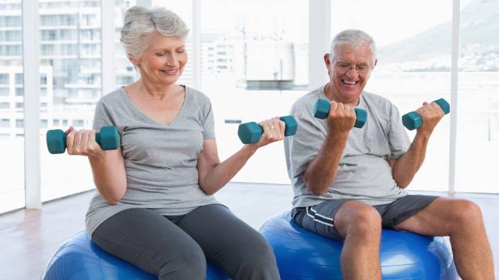 Los ejercicios que debés que sumar a tu entrenamiento si tenés más de 60 años: sencillos y efectivos