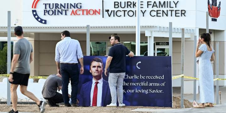 El responsable del crimen de Charlie Kirk sigue prófugo: el FBI pidió colaboración ciudadana para esclarecer el ataque