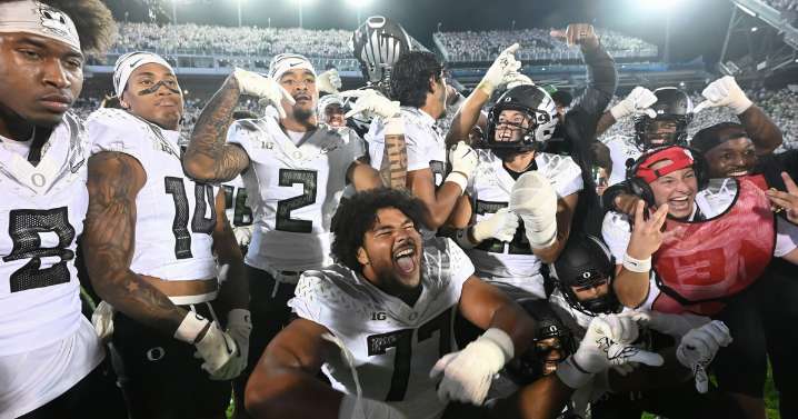 Oregon outlasts Penn State 30-24 in double overtime