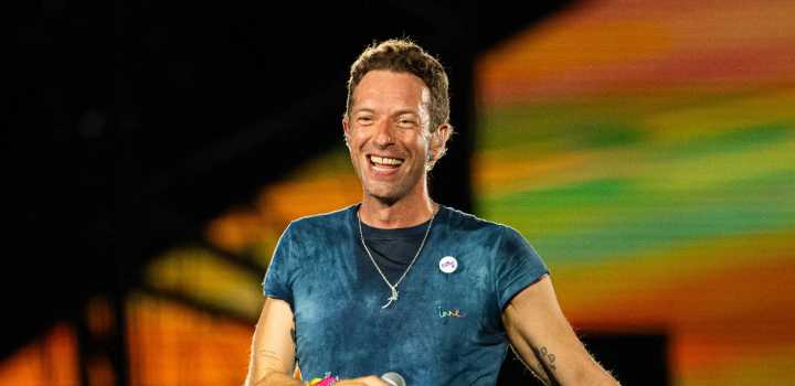 Coldplay's Chris Martin tells crowd to get off phones