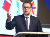 Ministro Quero muy cerca de dejar el cargo para postular en elecciones 2026: “Se verá en su momento”