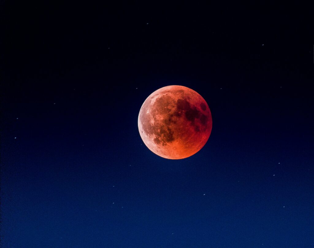 Eclipse total. Como ver la «Luna de Sangre» en Madrid