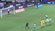 Aldair Quintana se hizo gigante bajo el arco: el penalti que le atajó a Alfredo Morelos