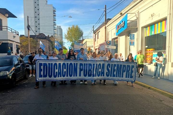 Financiamiento universitario: marcha y festejo del veto en Concordia